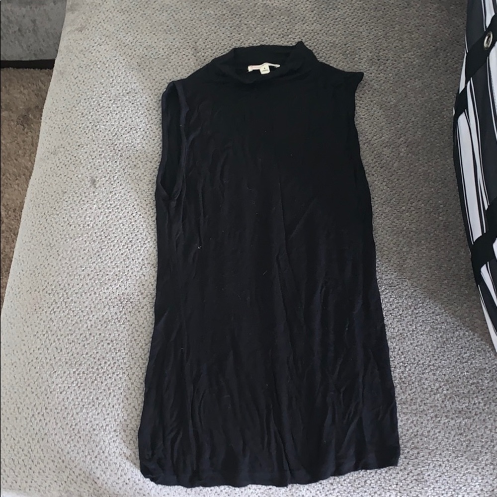 Low Turtleneck Sleeveless Black Soft Tee
